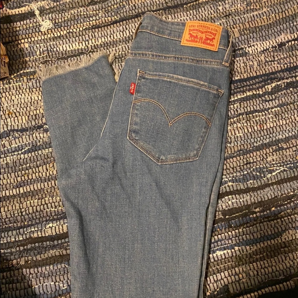 women’s levi skinny jeans!